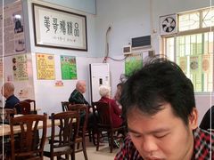 大堂-华哥新鲜猪精品美食