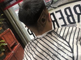 经典男士发型三：The Slick Back 背头