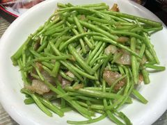 腊肉炒泥蒿-亲回家吃饭餐厅(黄陂店)