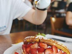 草莓松饼-ROAST coffee & eatery