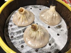 杭州蟹黄小笼包-老头儿油爆虾·知味杭州(爱琴海购物中心)