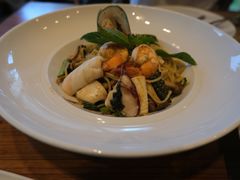 -Chom Cafe and Restaurant