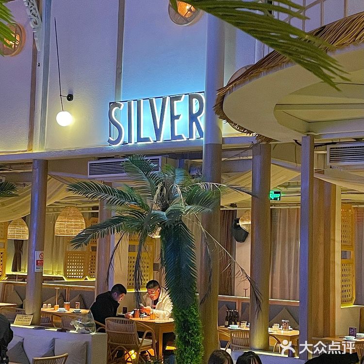 成都探店｜氛围十足的音乐餐吧🎶过来小酌几杯🍸