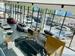 -上海宝信宝马4S店