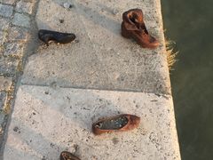 -多瑙河畔鞋履雕塑