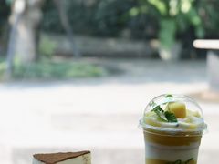 -Chom Cafe and Restaurant
