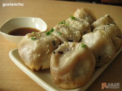鲜肉生煎+虾肉生煎，实在区分不出来……-咬不得高祖生煎·简餐(高银街店)