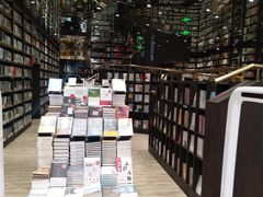 -钟书阁(群光广场店)