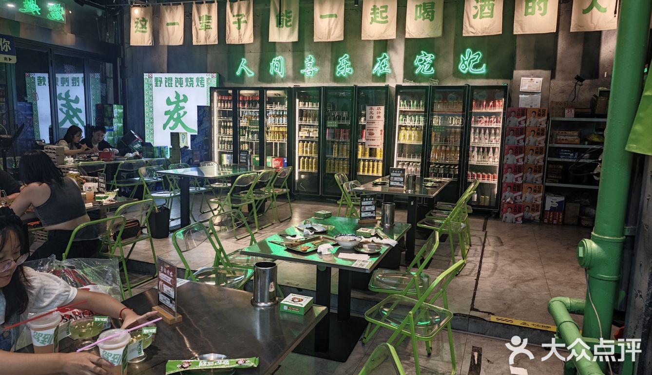 0元玩转这座城 这个是一家夜烧烤店，主打的就是烧烤
