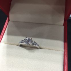 -威德钻石-克拉钻大本营(南京东路店)