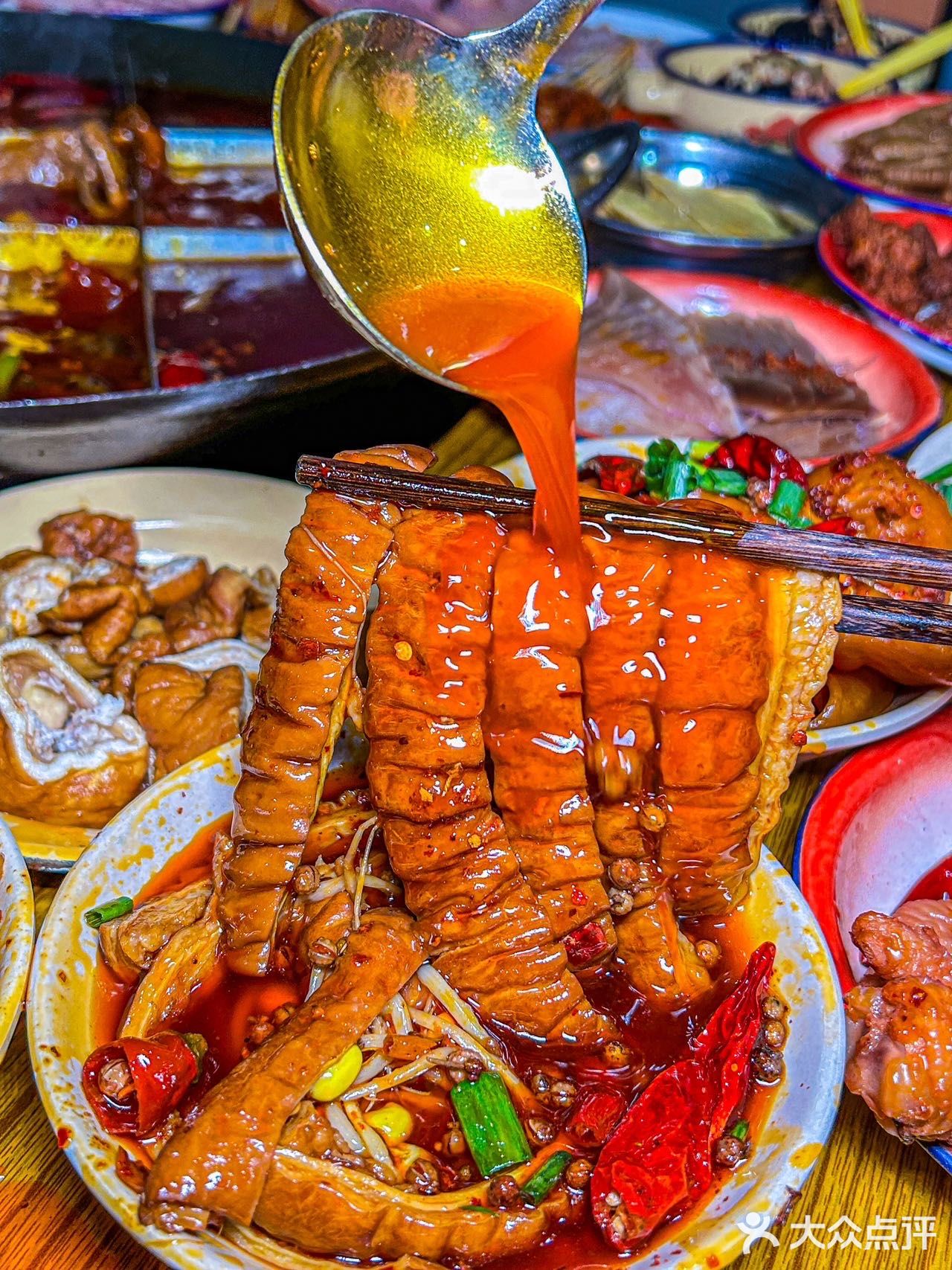 重庆就是这样，藏在社区的火锅味道都好地道！