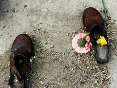 -多瑙河畔鞋履雕塑