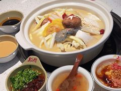-三人行骨头王火锅(长寿店)