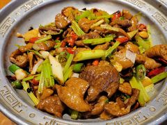干锅肥肠护心肉-95号酱骨·一块豆腐(展春园西路店)
