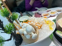 -洪氏嗨捞·广东猪肚鸡·椰子鸡火锅(西咸万象城店)