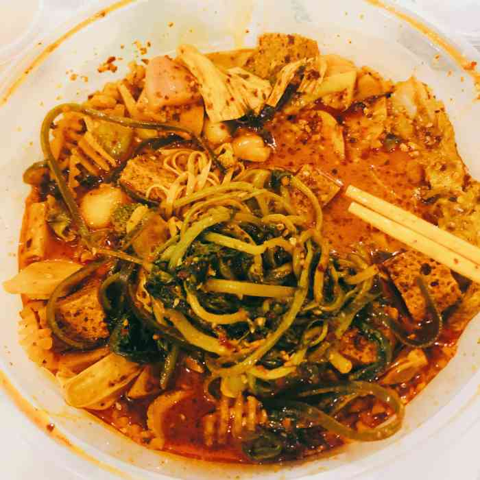 哇噻麻辣拌-"今天下雨,贼想吃点辣暖和暖和身子,翻了翻.