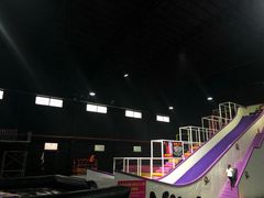 -嘿哟动霸CHUA·新潮玩运动娱乐中心·蹦床滑冰团建乐园