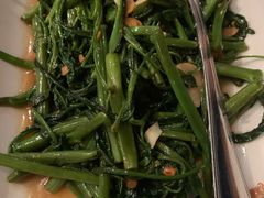 -Chom Cafe and Restaurant