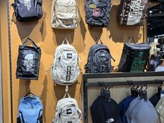 -赛格国际购物中心(小寨店)