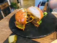 烤菠萝汉堡-HIGH FIVE哈福手工汉堡(桂林路店)