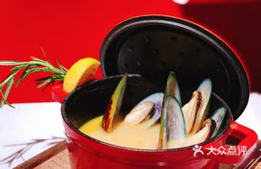 Fresh New Zealand Mussels Soup
