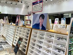 -美式眼镜·授权蔡司.依视路.尼康.豪雅.明月(人民广场店)