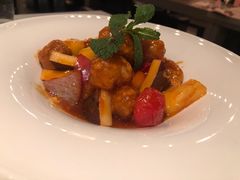 椰果菠萝咕噜肉-闻见中国海南菜(K11店)