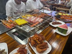 -哈尔滨小酒馆·鲜肉现穿自助烧烤(康新花园店)