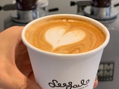 肯尼亚牛奶拿铁-Seesaw Coffee(上生新所店)