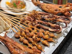 -何妹湿辣牛肉·粤式烧烤砂煲(桂雅路店)