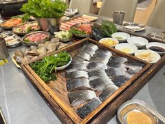 -围炉肉舍•炭烤活鳗•丹东海鲜烤肉(步行街店)