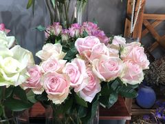 -何兮花店·气球派对鲜花店(马桥银春路万科城店)
