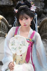 -一揽芳华汉服旗袍体验馆(拙政园店)