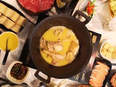 -鲜入围煮花胶鸡海鲜火锅