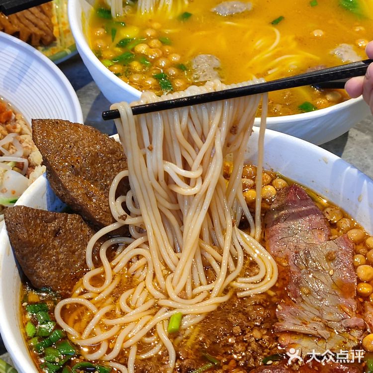 量大到根本吃不完的牛肉肉酱米线‼️