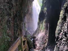 -龙水峡地缝景区