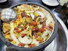 -鲁朗石锅城·松茸天麻石锅鸡