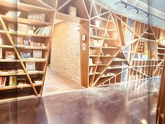 -钟书阁(松江泰晤士小镇店)