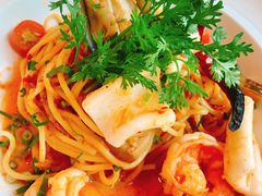 -Chom Cafe and Restaurant