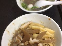 -松树干拌面店