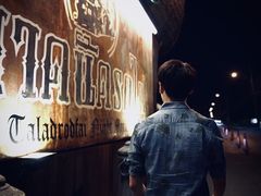 -席娜卡琳火车铁道夜市