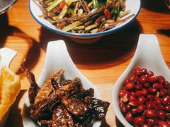 -野山舂·贵州现舂酸汤火锅(鸿通城店)