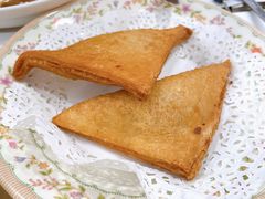 咖喱吞拿鱼角-喜莲咖啡