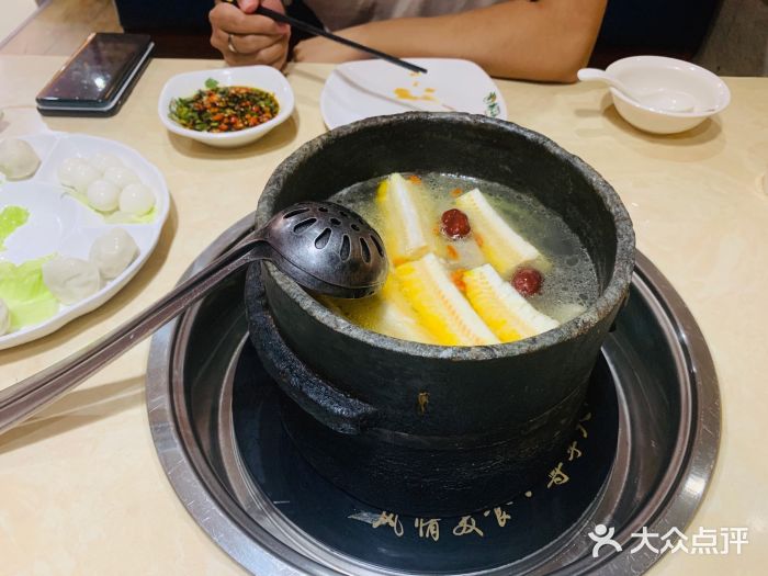 墨脱石锅椰子鸡•糟粕醋•东山羊(大东海店)墨脱石锅椰子鸡图片