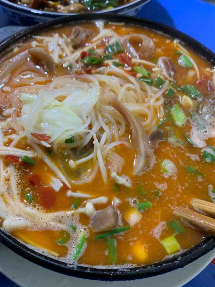 老泡椒鱿鱼米线-"这家店开了很多年了,老板服务员只有一个人..."-大众