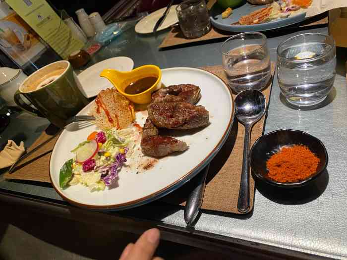 伊阳咖啡空中餐厅(万力店)-"和闺蜜点了三人餐,点多了.