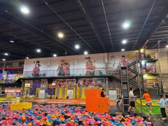 -极限Jump蹦床·新潮玩运动世界·室内乐园·团建·派对中心