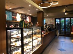 面包甜点陈列柜-星巴克臻选(成都宽窄巷子店)