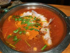 -野山舂·贵州现舂酸汤火锅(鸿通城店)