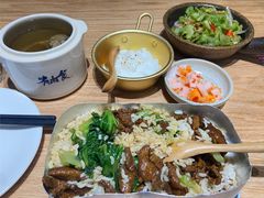 嫩牛肉青菜肉汁饭-有肉食·虎九闽菜(798艺术区店)